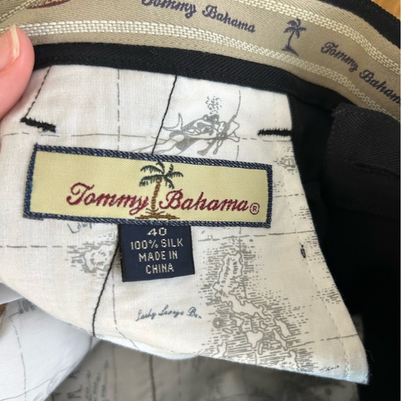 TOMMY BAHAMA Silk Shorts Mens Size 40 Black Pleated Relaxed Fit - Picture 4 of 5